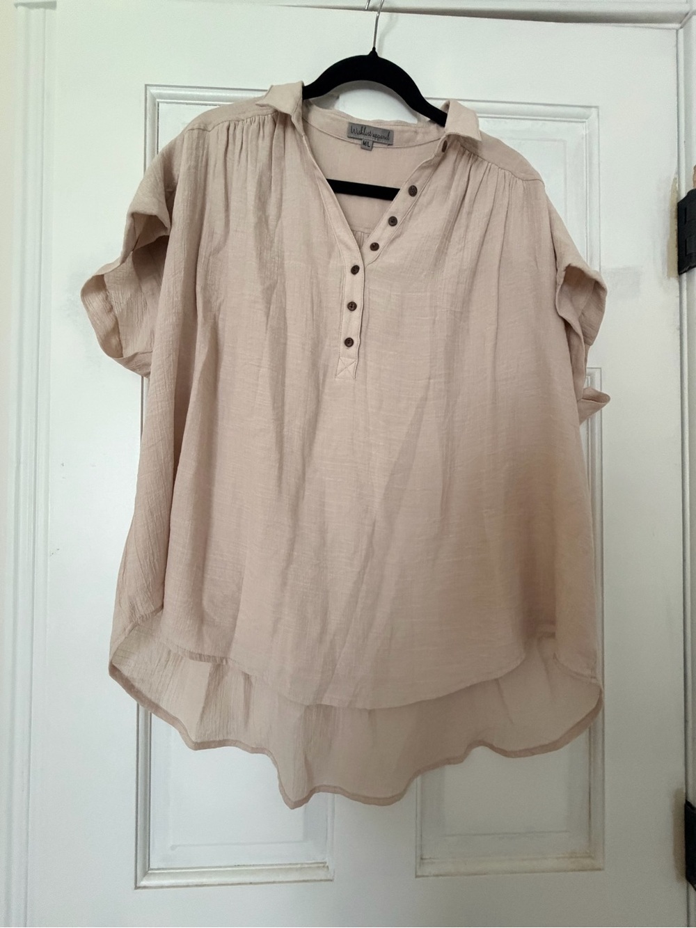 Short-Sleeve Button Henley Blouse in Beige/Cream
